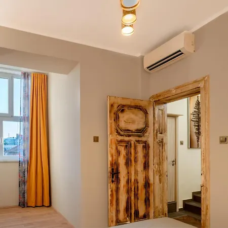Elite Place Apartment